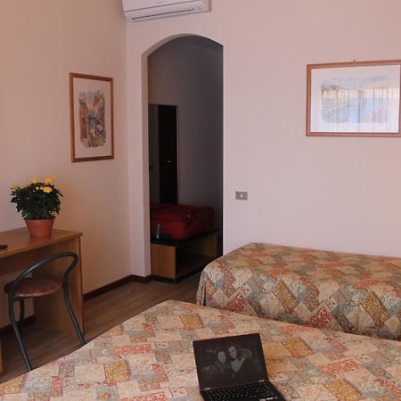 Hotel Aries Lesa Pokój zdjęcie
