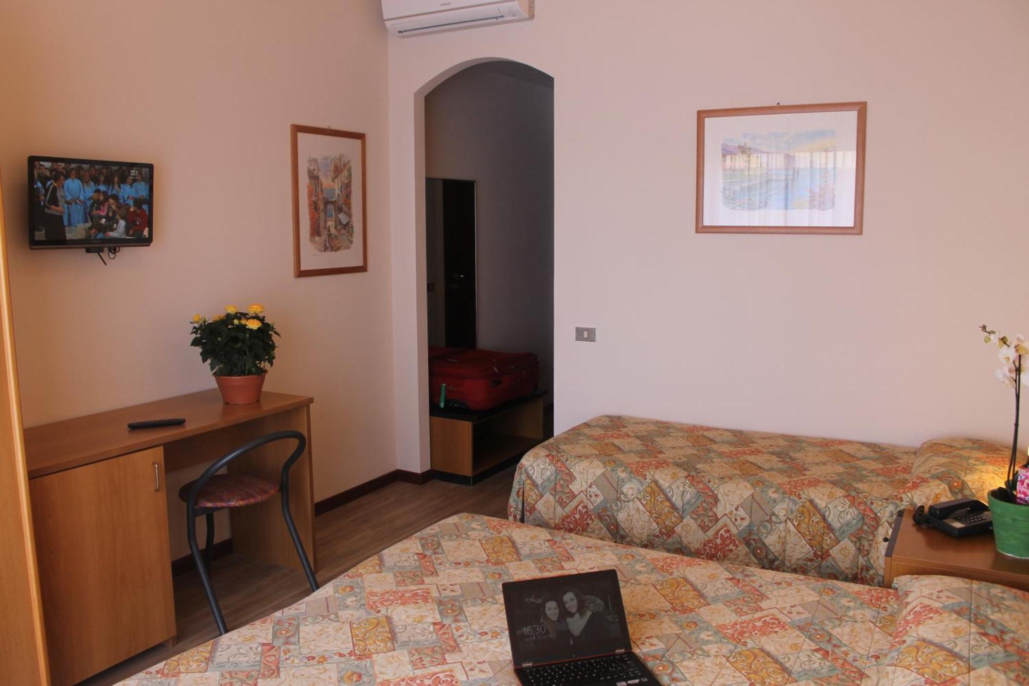 Hotel Aries Lesa Pokój zdjęcie