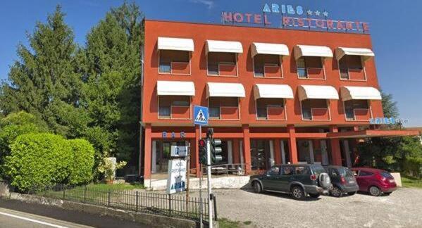 Hotel Aries Lesa Zewnętrze zdjęcie