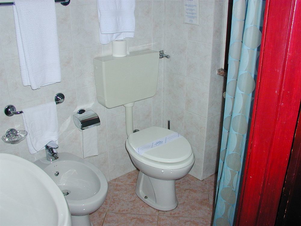 Hotel Aries Lesa Zewnętrze zdjęcie