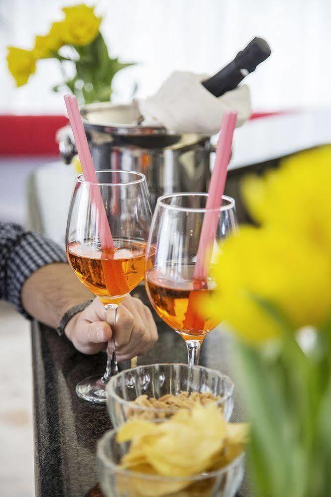 Hotel Aries Lesa Zewnętrze zdjęcie